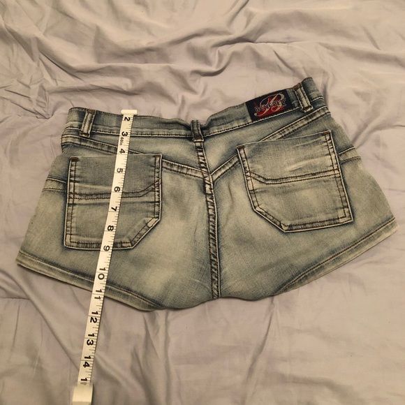 Short shorts - Picture 6 of 6